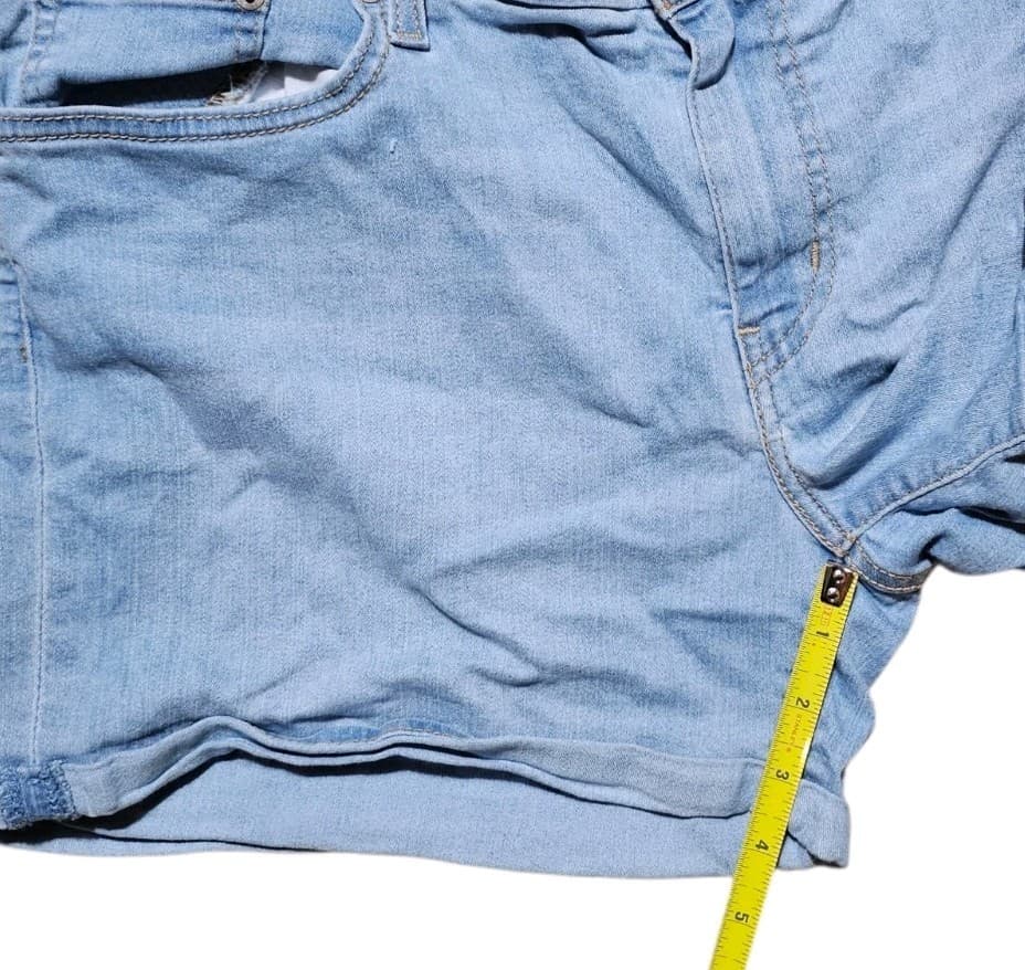 Levi's Mid Length Light Wash Women's Denim Shorts Size 32 - Thumbnail 8