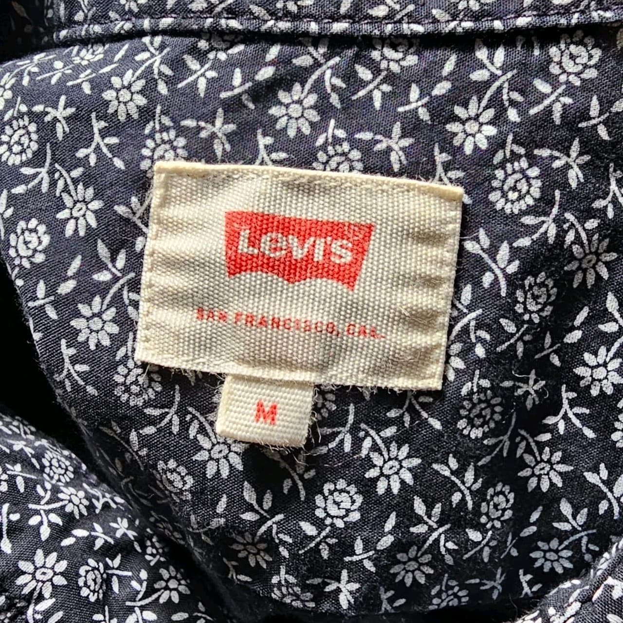 Levi's Men's Short Sleeve Floral Print Button-Down Shirt Size Medium - Thumbnail 6