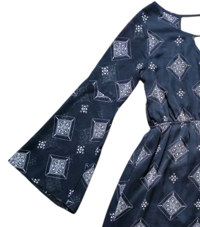 Charlotte Russe Black Diamond Geo Metric Print Bell Sleeve Mini Dress Size Small - Thumbnail 4