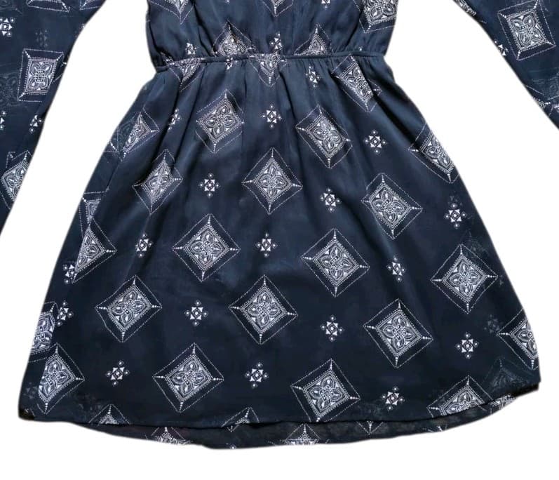 Charlotte Russe Black Diamond Geo Metric Print Bell Sleeve Mini Dress Size Small - Thumbnail 3