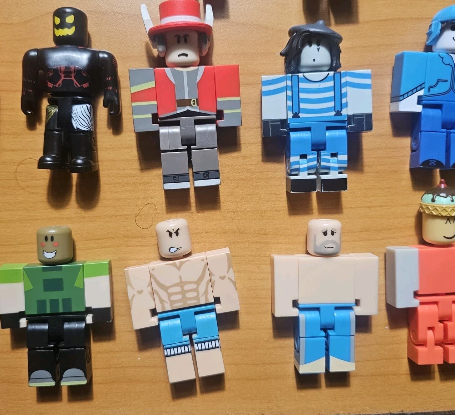 Roblox Toys Action Figures - Lot Of 38 Figures Plus Random Peices - Thumbnail 3