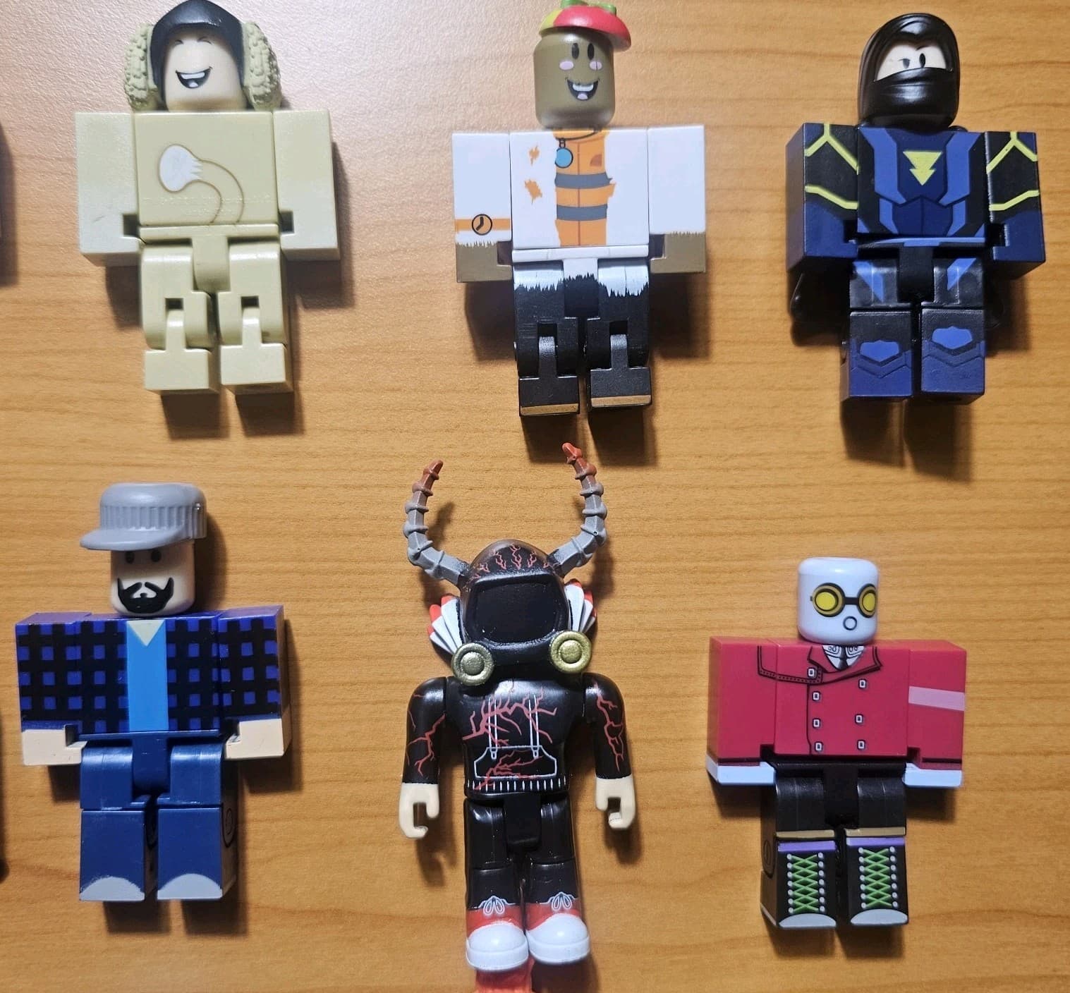 Roblox Toys Action Figures - Lot Of 38 Figures Plus Random Peices - Thumbnail 7