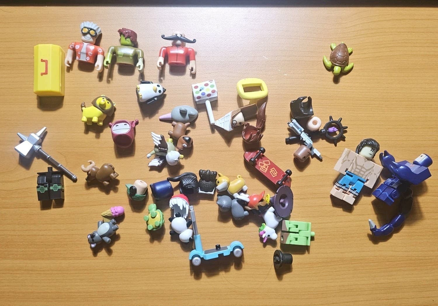 Roblox Toys Action Figures - Lot Of 38 Figures Plus Random Peices - Thumbnail 8
