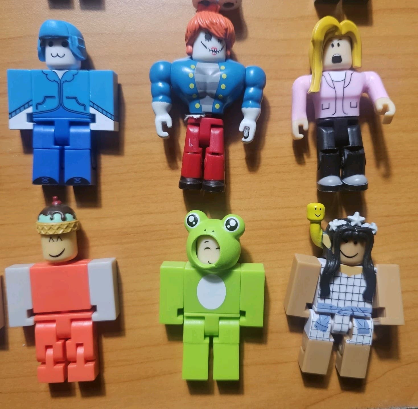 Roblox Toys Action Figures - Lot Of 38 Figures Plus Random Peices - Thumbnail 2