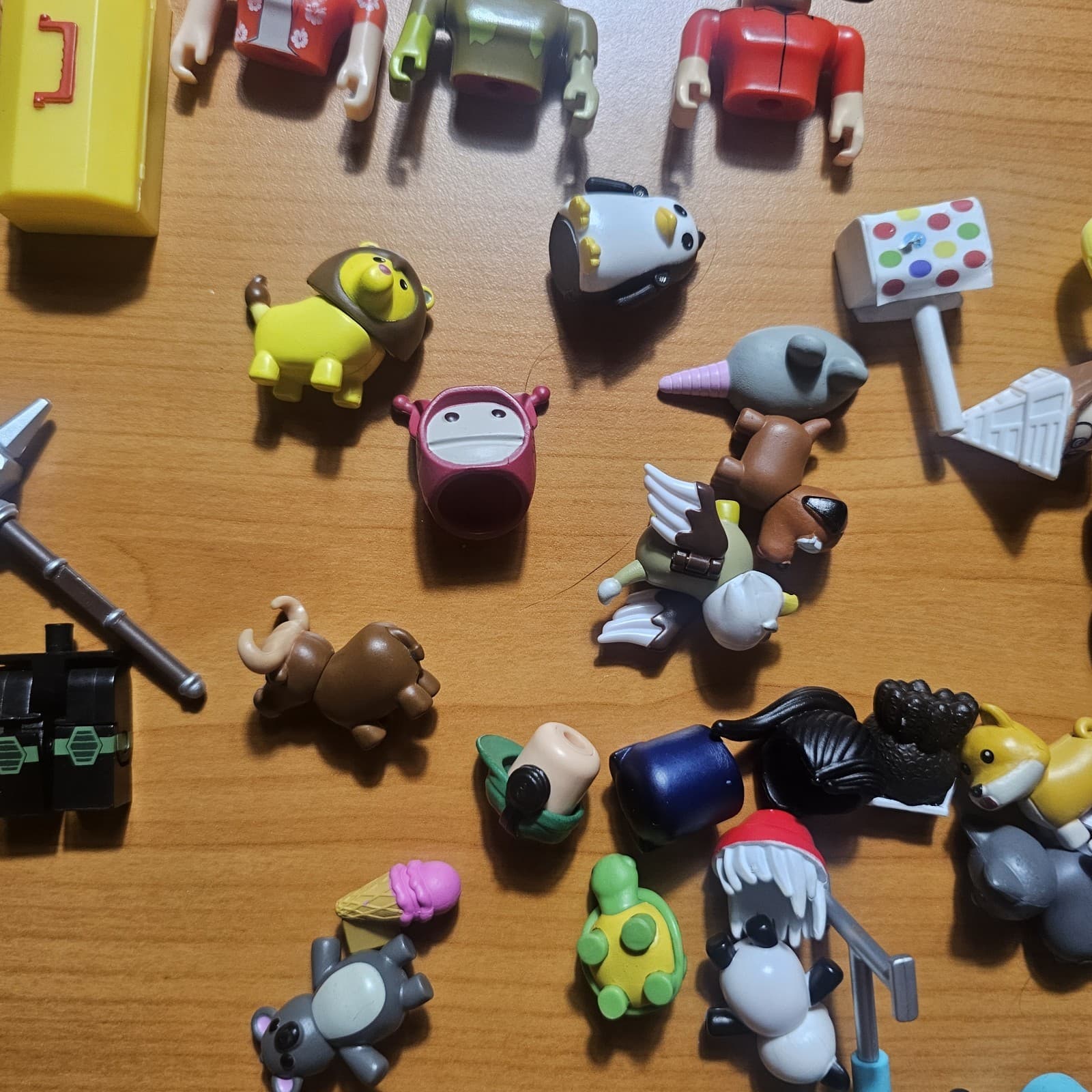 Roblox Toys Action Figures - Lot Of 38 Figures Plus Random Peices - Thumbnail 12