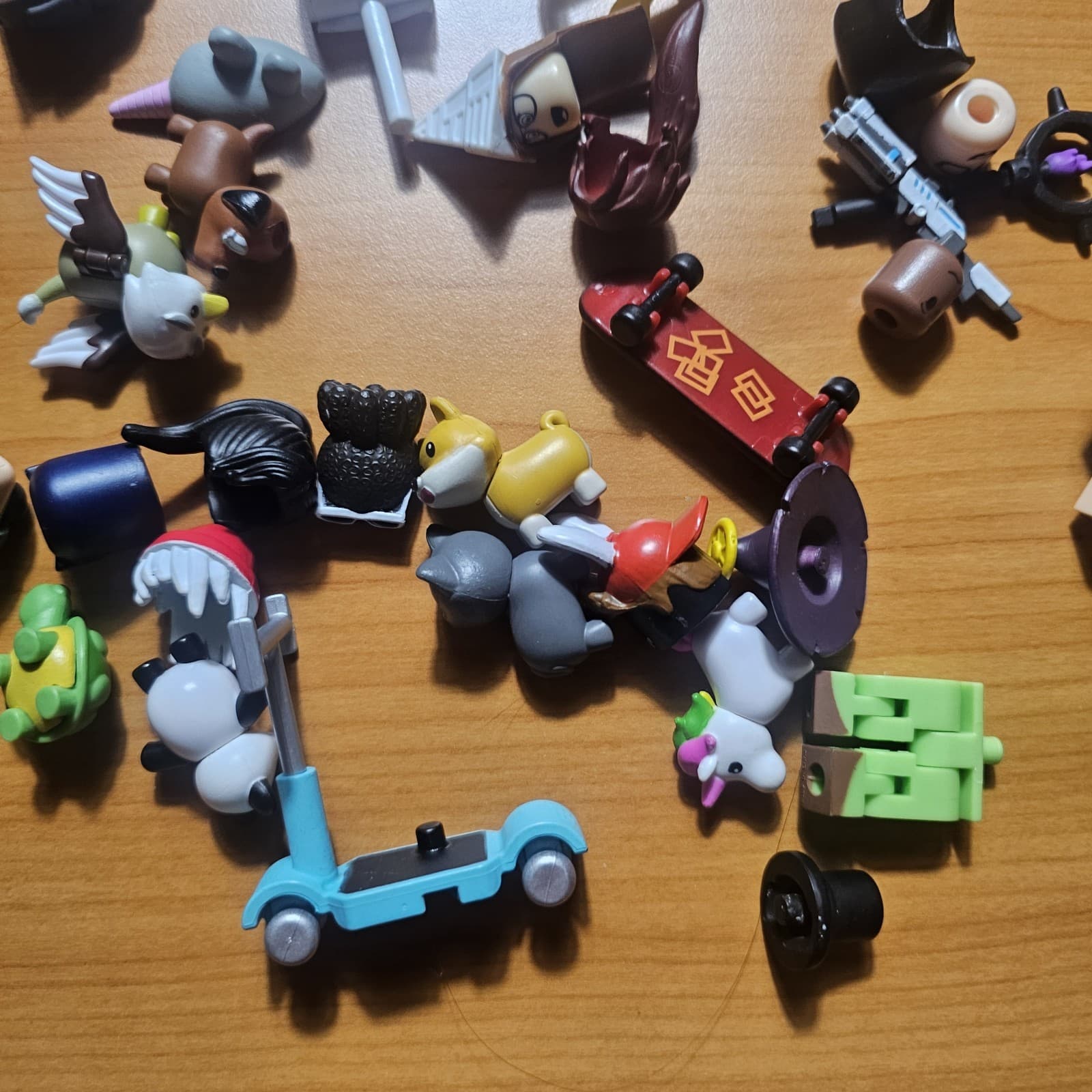 Roblox Toys Action Figures - Lot Of 38 Figures Plus Random Peices - Thumbnail 11