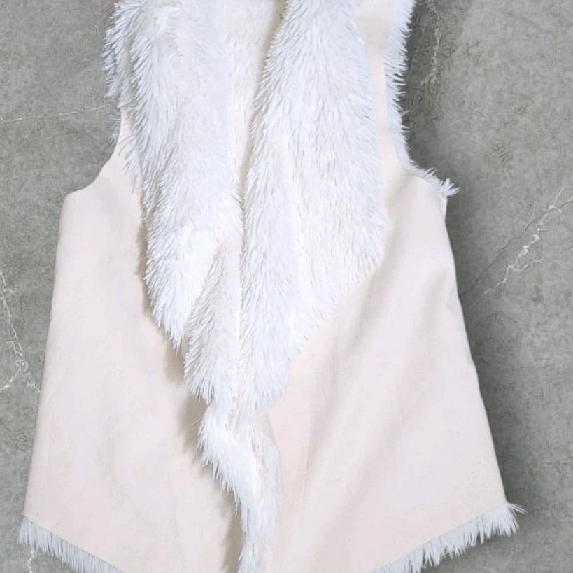 Steve Madden White Faux Fur Shaggy Vest Women's Sz M/L " - Thumbnail 3