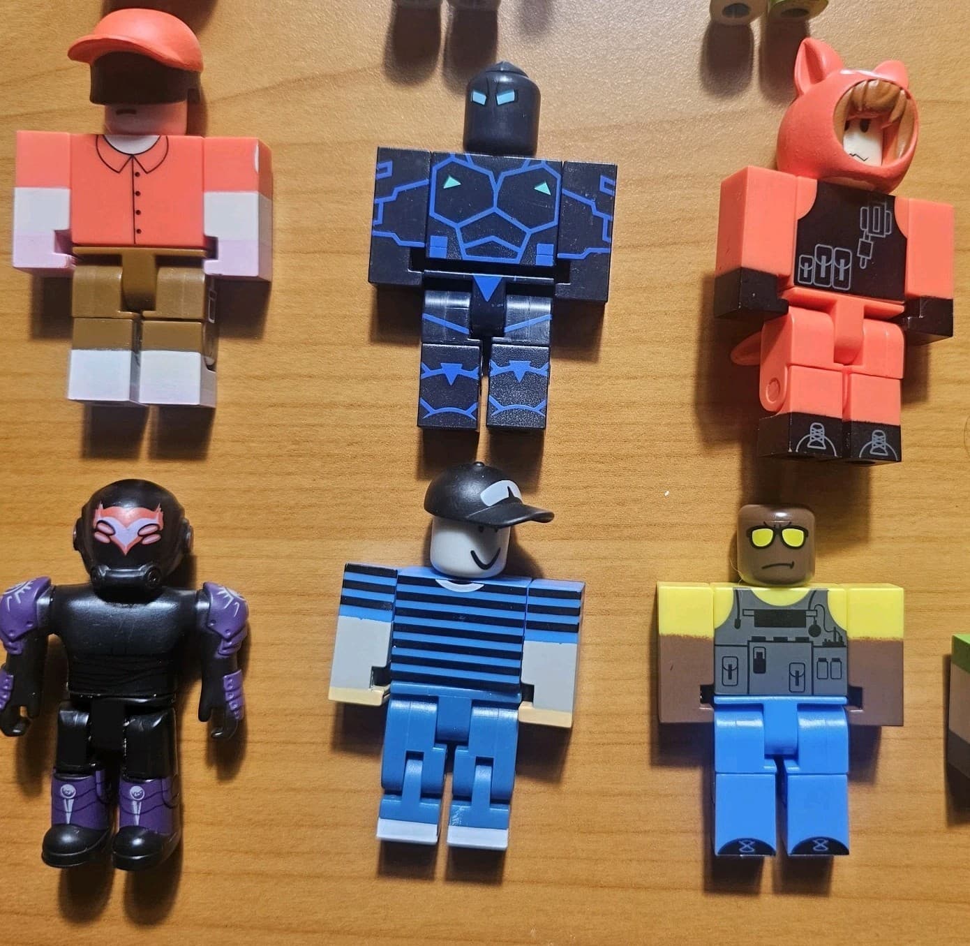 Roblox Toys Action Figures - Lot Of 38 Figures Plus Random Peices - Thumbnail 4