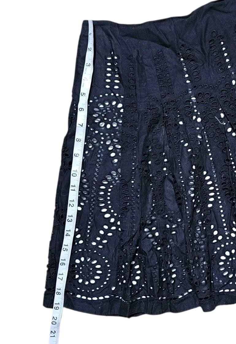 Elle Tahari Black Eyelet Lace Cutouts Fully Lined Pleaded Skirt Womans Size 8P - Thumbnail 4