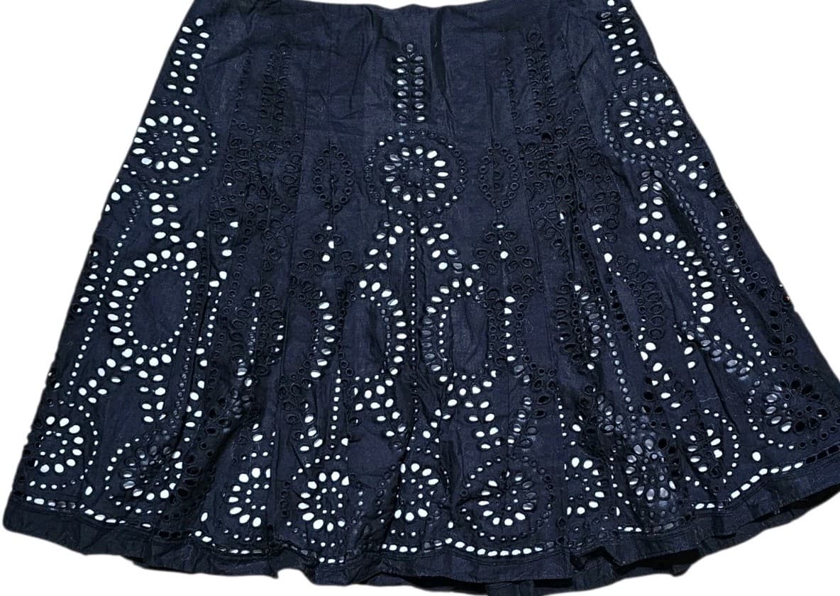 Elle Tahari Black Eyelet Lace Cutouts Fully Lined Pleaded Skirt Womans Size 8P - Thumbnail 3