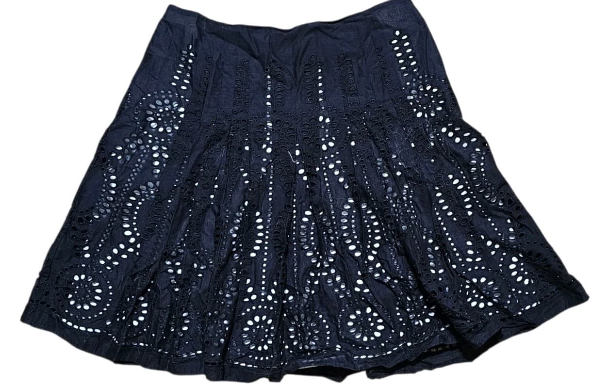 Elle Tahari Black Eyelet Lace Cutouts Fully Lined Pleaded Skirt Womans Size 8P - Thumbnail 2