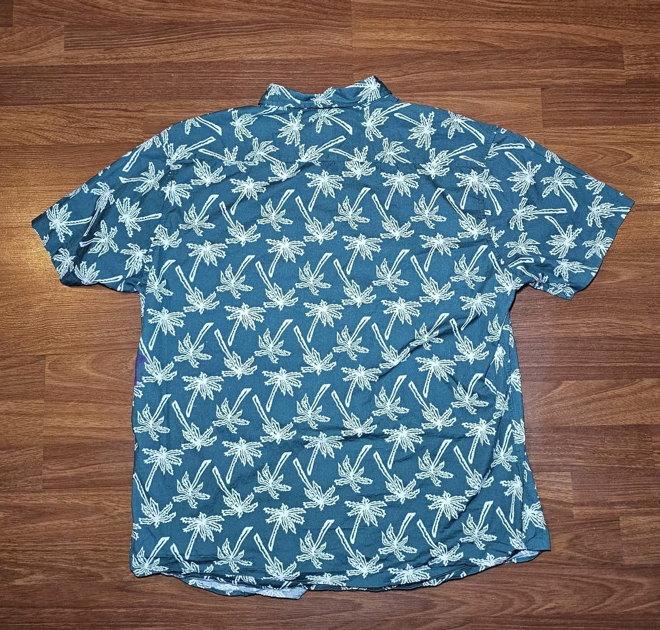 Molokai Surf Men's XL Hawaiian Style Green & White Palm Tree Short Sleeve Shirt - Thumbnail 7