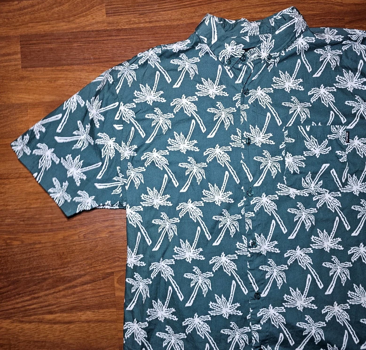 Molokai Surf Men's XL Hawaiian Style Green & White Palm Tree Short Sleeve Shirt - Thumbnail 5