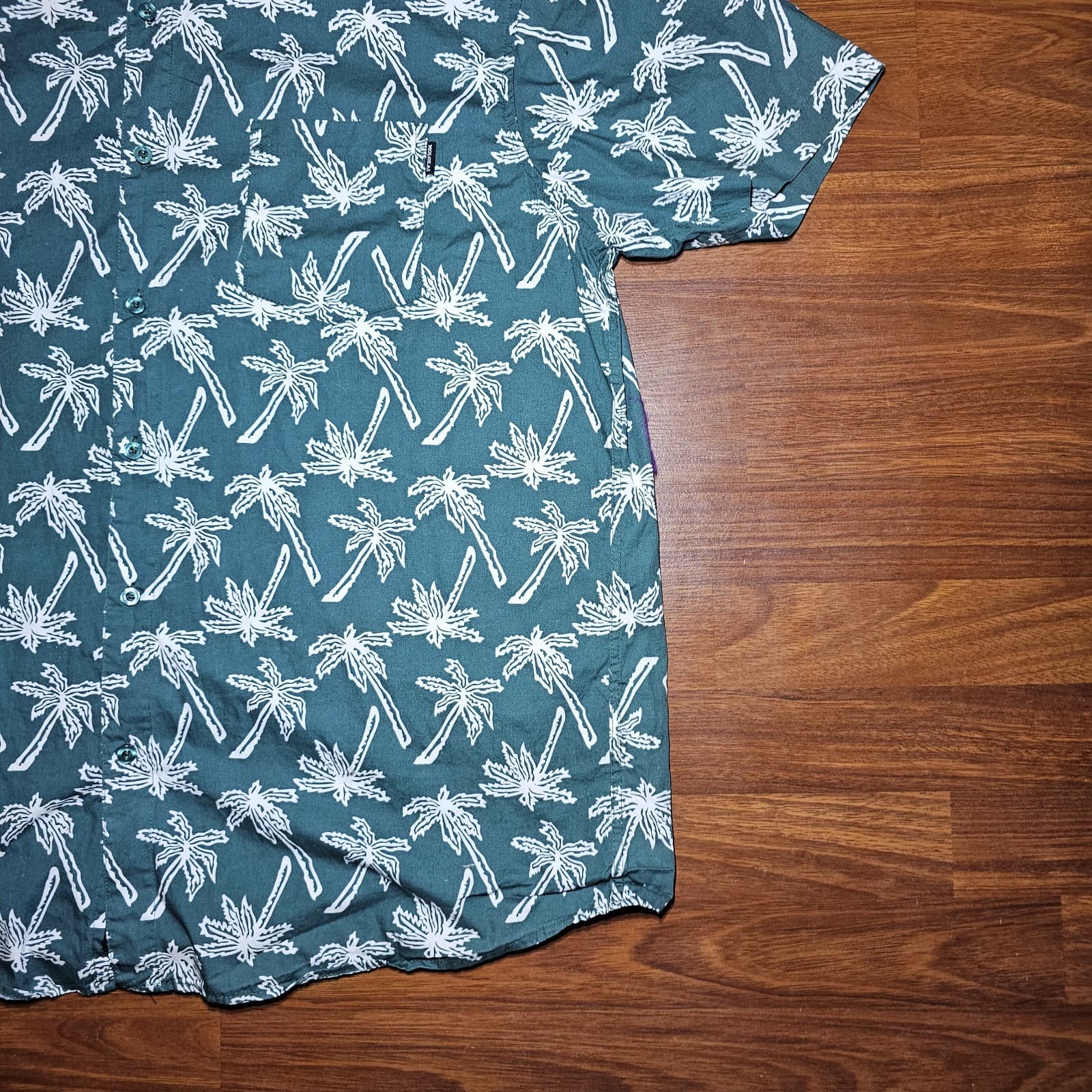 Molokai Surf Men's XL Hawaiian Style Green & White Palm Tree Short Sleeve Shirt - Thumbnail 3
