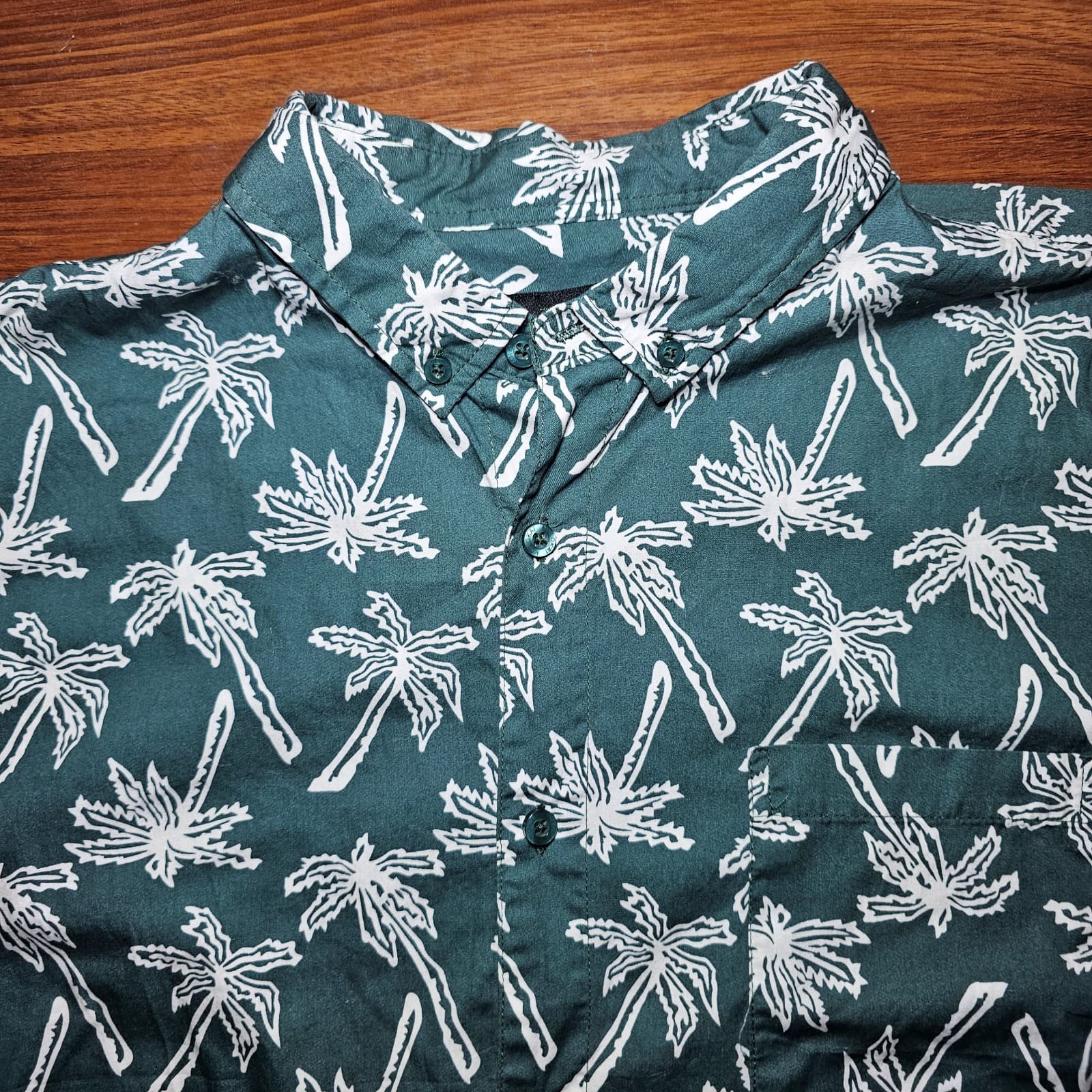 Molokai Surf Men's XL Hawaiian Style Green & White Palm Tree Short Sleeve Shirt - Thumbnail 2