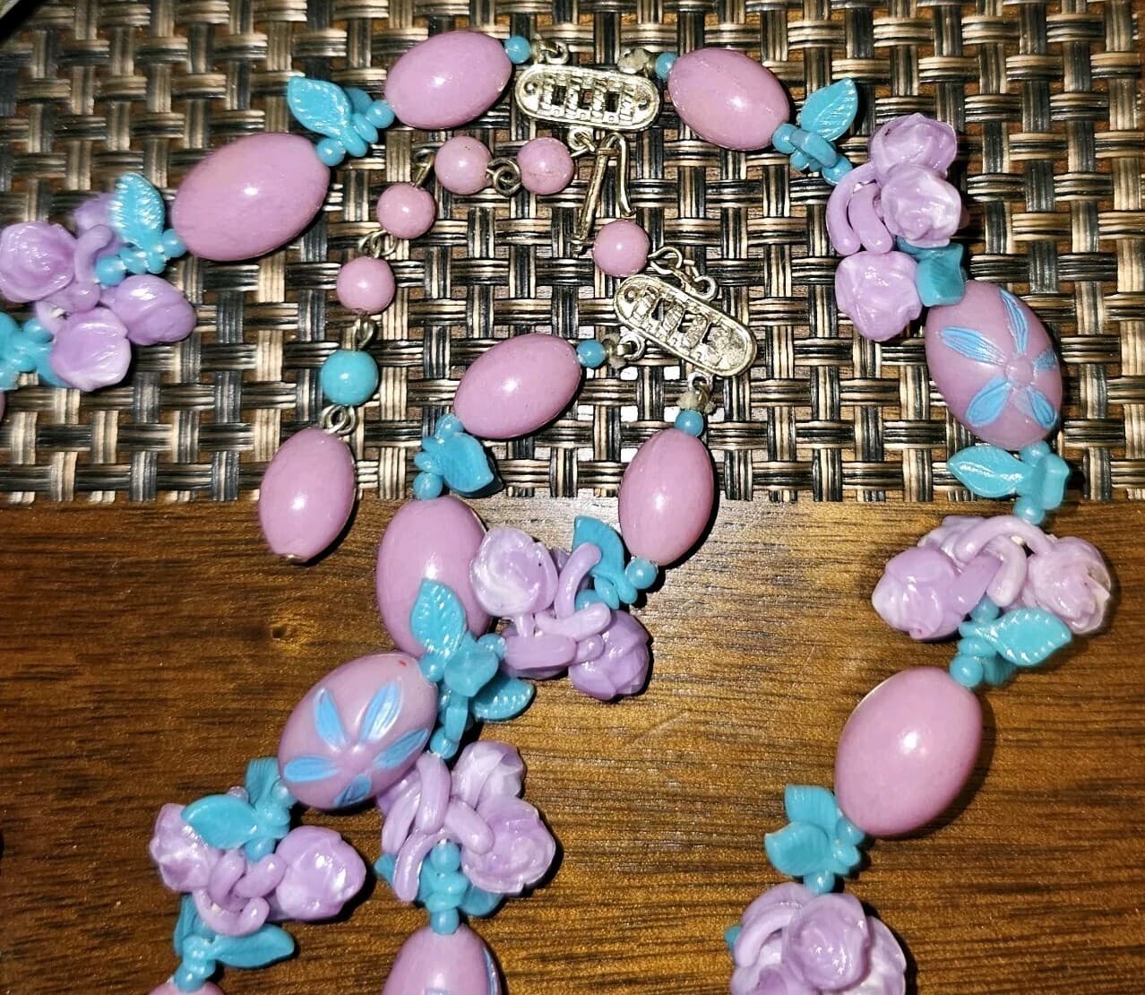 RARE Purple Lilac Flowers Layered 1950's Blue Leaves Plastic Vintage Necklace - Thumbnail 4