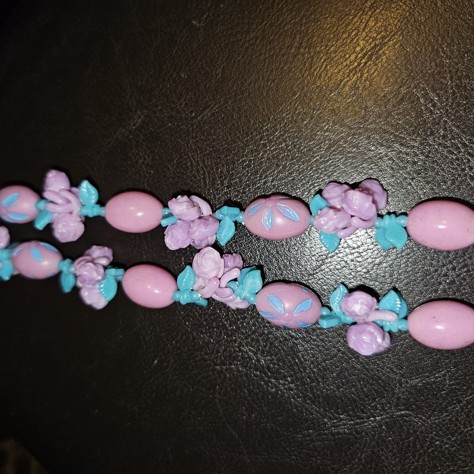 RARE Purple Lilac Flowers Layered 1950's Blue Leaves Plastic Vintage Necklace - Thumbnail 6