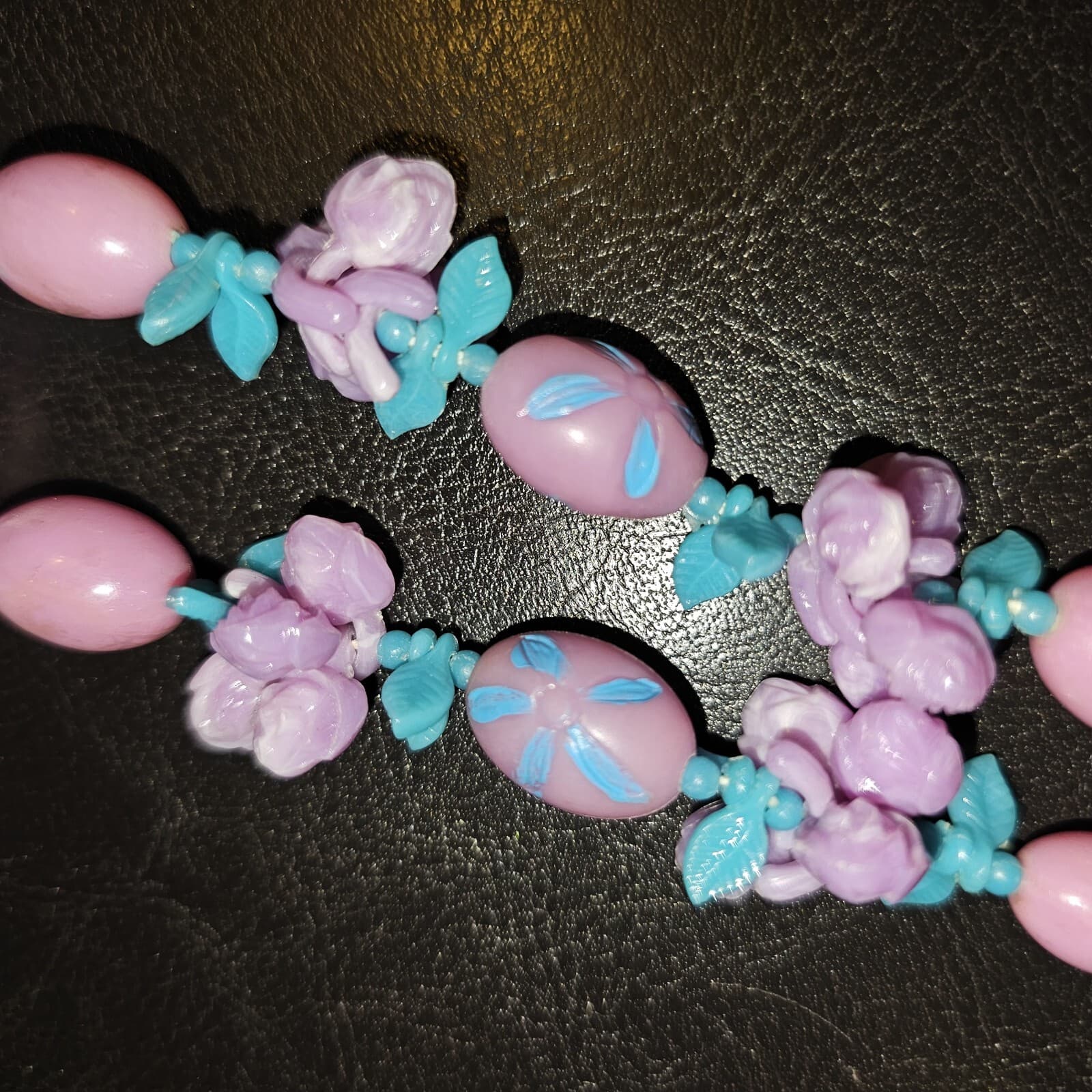 RARE Purple Lilac Flowers Layered 1950's Blue Leaves Plastic Vintage Necklace - Thumbnail 7