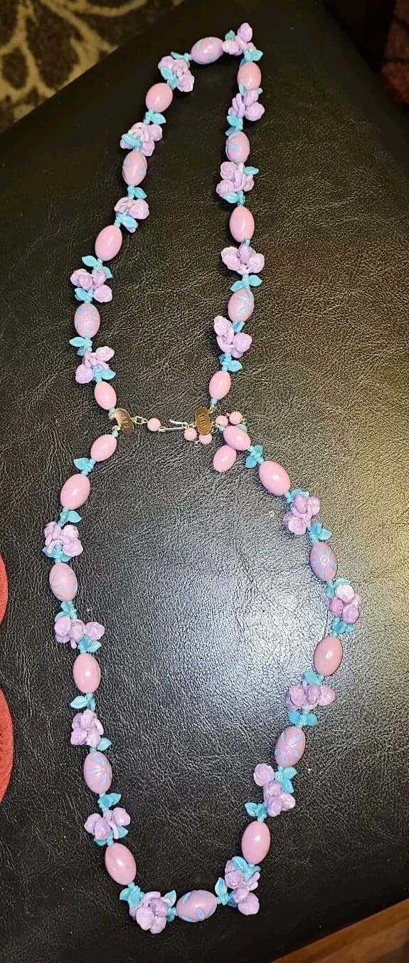 RARE Purple Lilac Flowers Layered 1950's Blue Leaves Plastic Vintage Necklace - Thumbnail 2