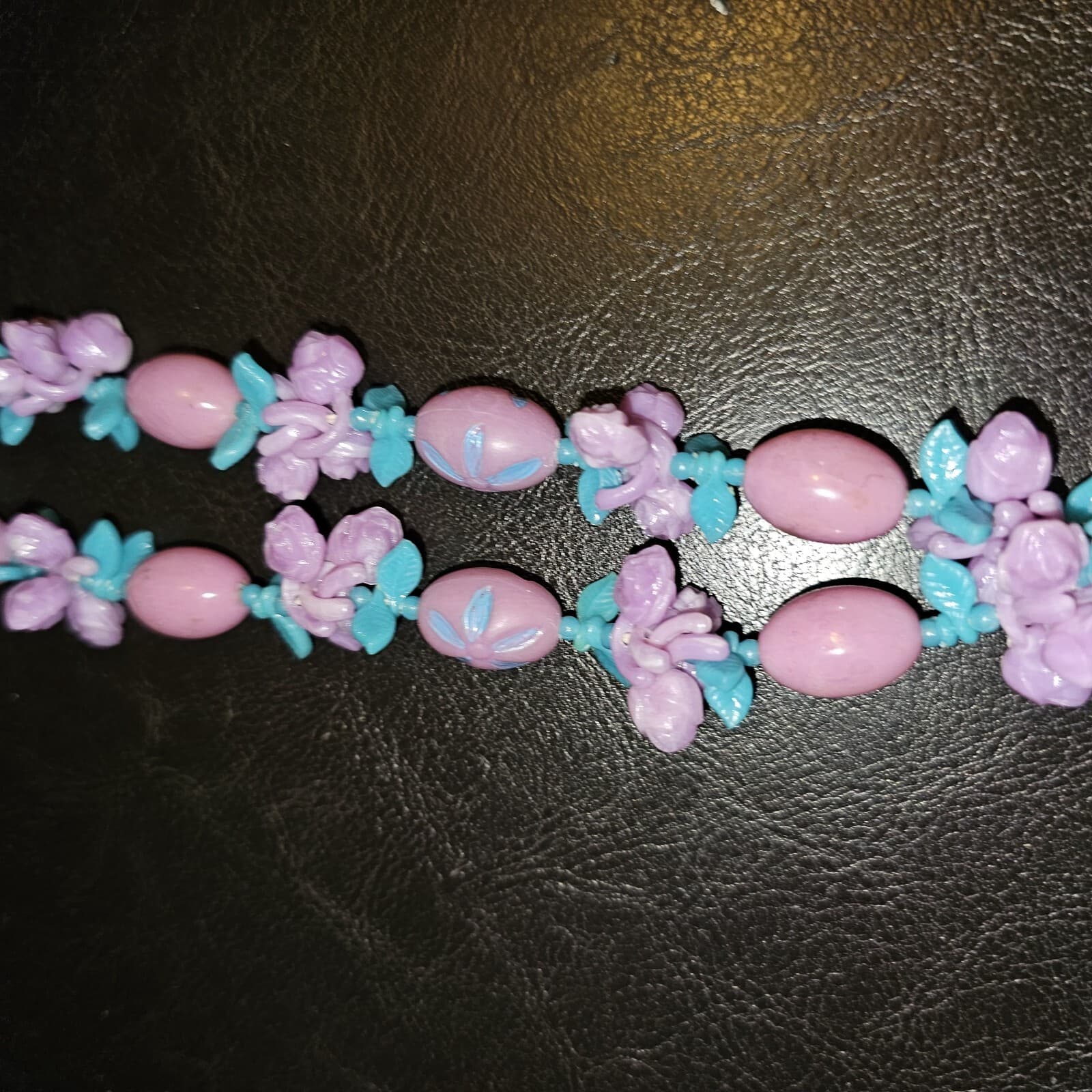 RARE Purple Lilac Flowers Layered 1950's Blue Leaves Plastic Vintage Necklace - Thumbnail 5