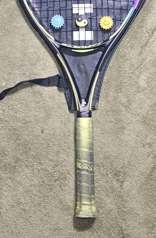 Head Gravity JR 26 Junior Tennis Racquet 26" 100sq Head 8.8oz Dampplus Kids 9-11 - Thumbnail 3