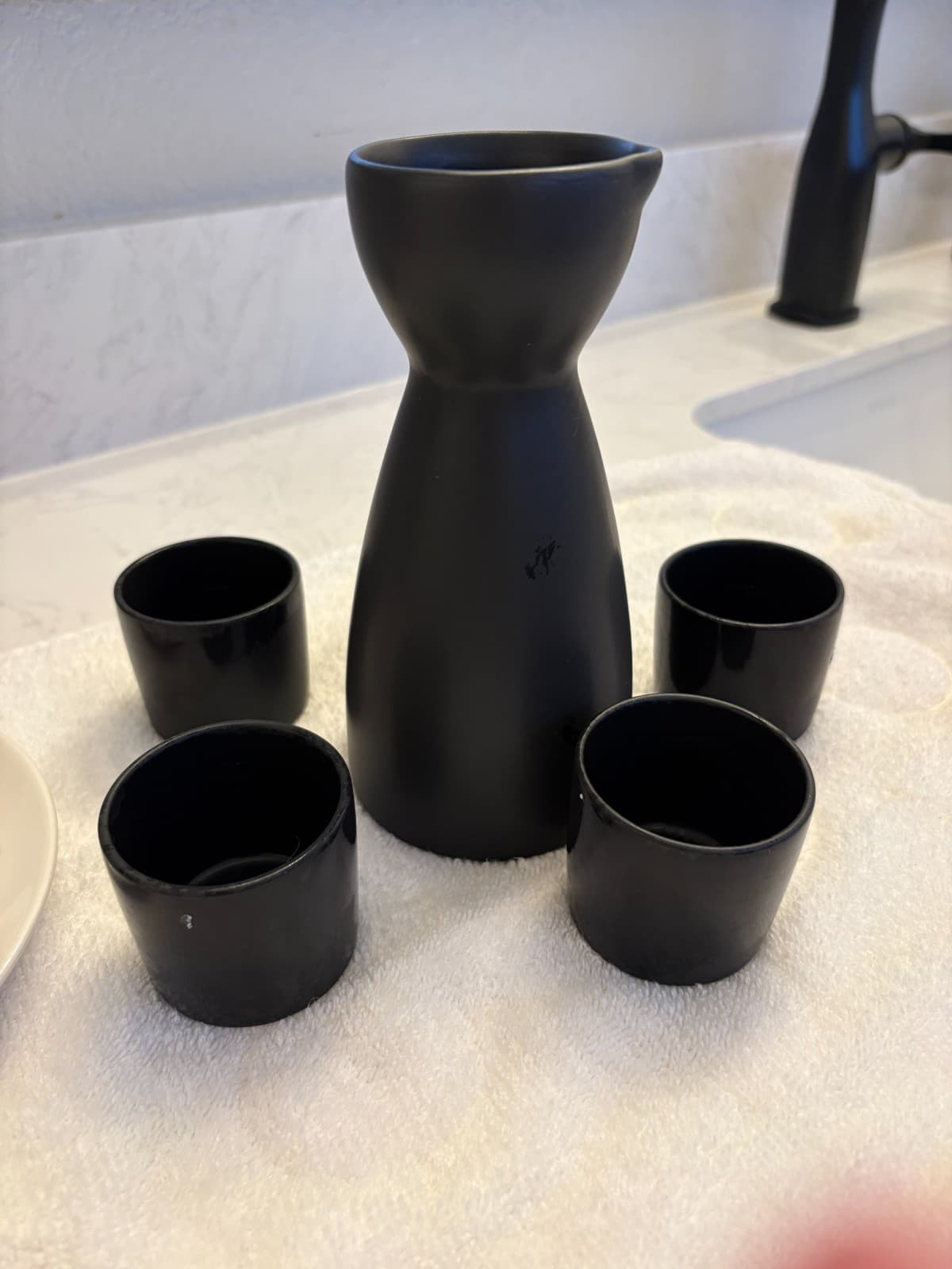 OGGI Matte Black Ceramic Sake Set Carafe & 4 Cups Japanese Style Barware - Thumbnail 6