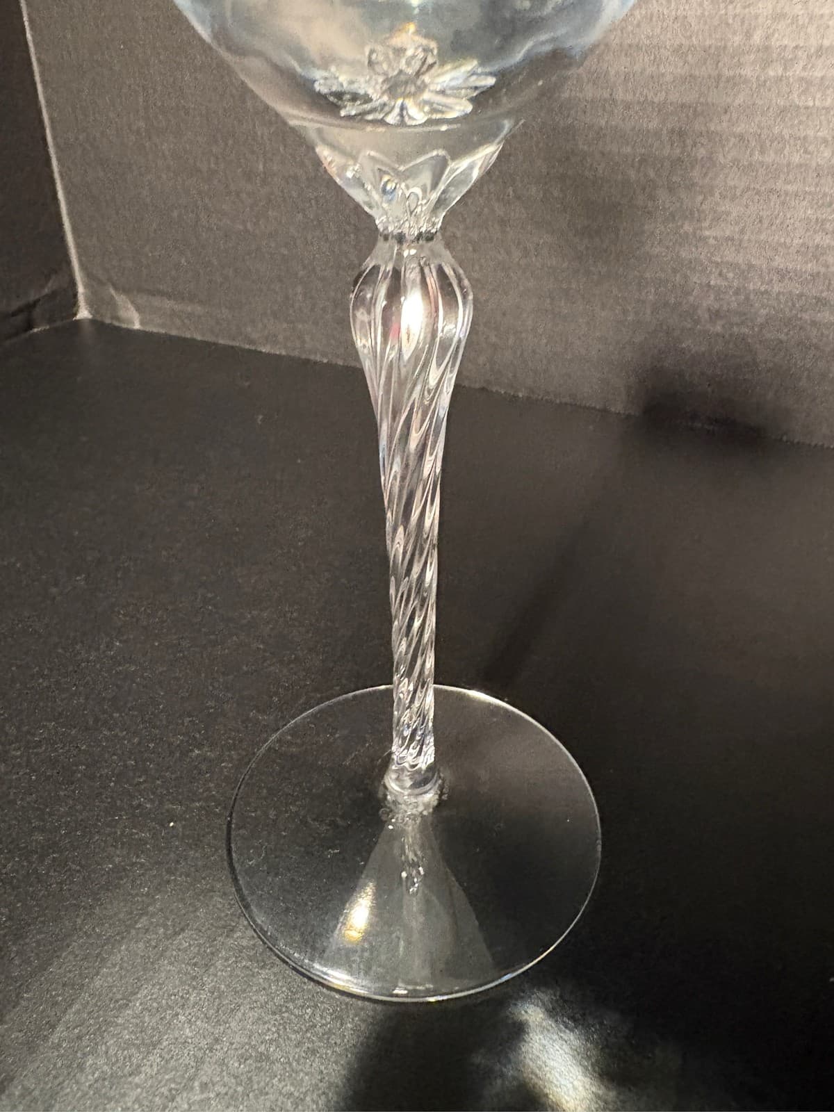 Lenox Monroe Crystal Wine Glass Gold Rim Twisted Stem 7 5/8 - Thumbnail 3
