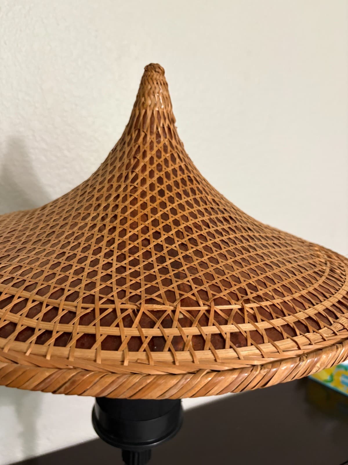 19" Vintage Asian Woven Bamboo Rattan Conical Hat Rice Paddy Farmer Sun Shade - Thumbnail 4