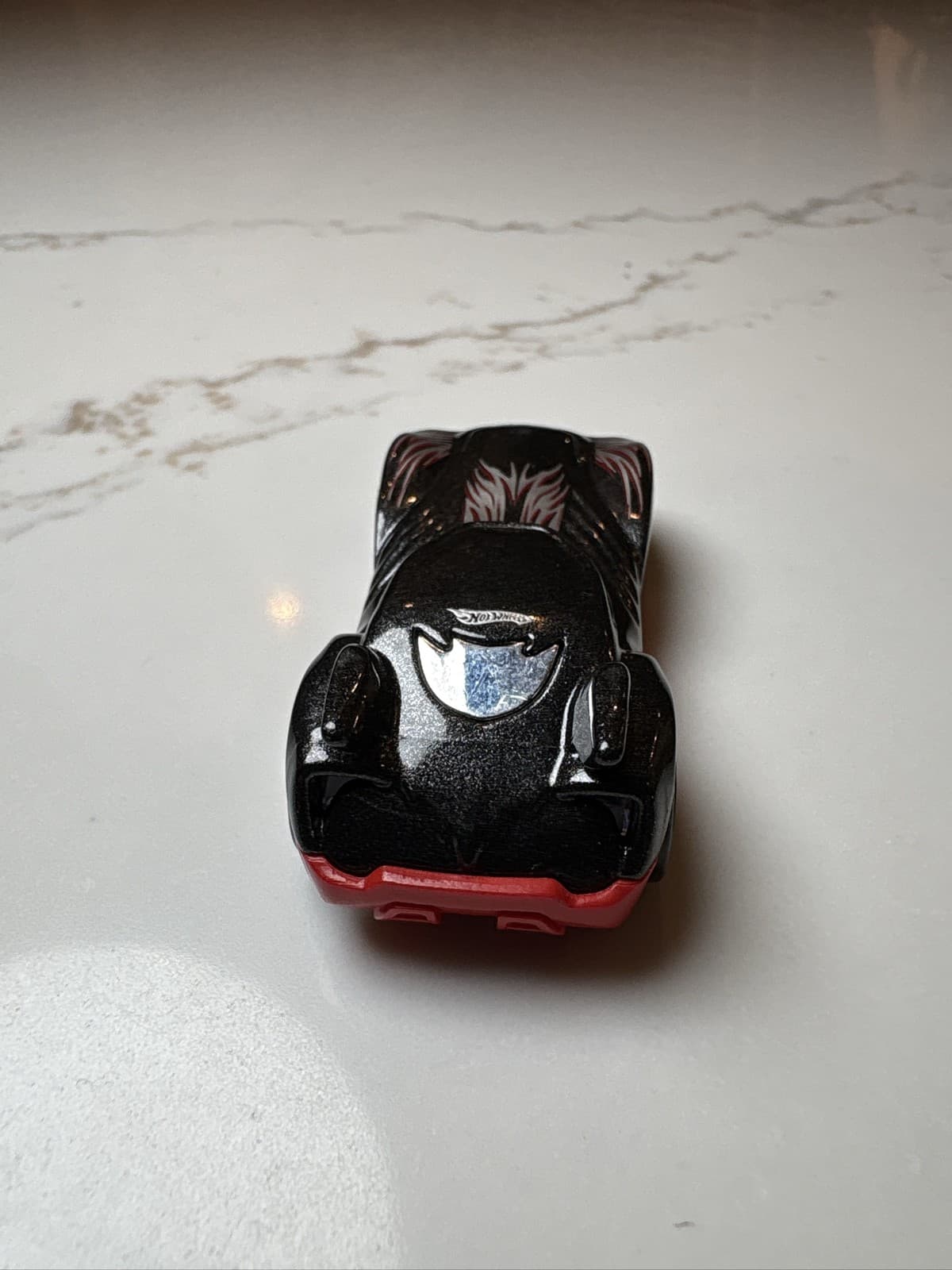 2010 Wheels Howlin' Heat Black Red Diecast 1:64 Scale Model Car - Thumbnail 4