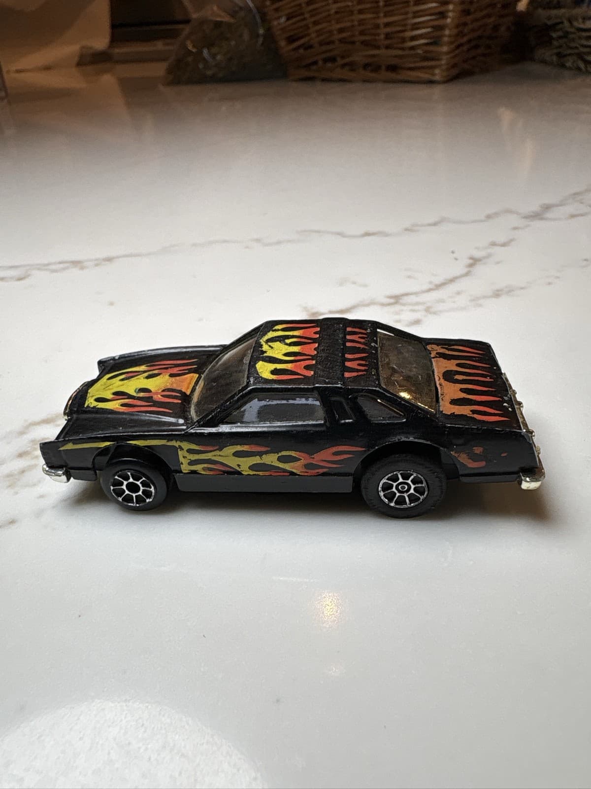 1978 Wheels Scorchers Ford Thunderbird Black Flame Diecast Car - Thumbnail 2