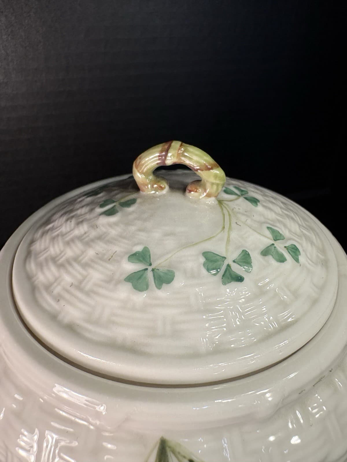 Belleek Ireland Shamrock Basket Weave Lidded Barrel Biscuit cookie jar - Thumbnail 3