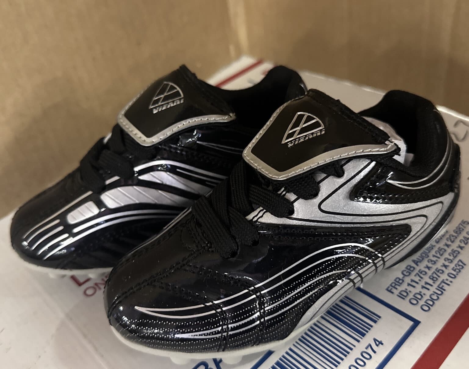 Vizari Striker FG Soccer Cleats, Black/Silver 8C Little KIDS