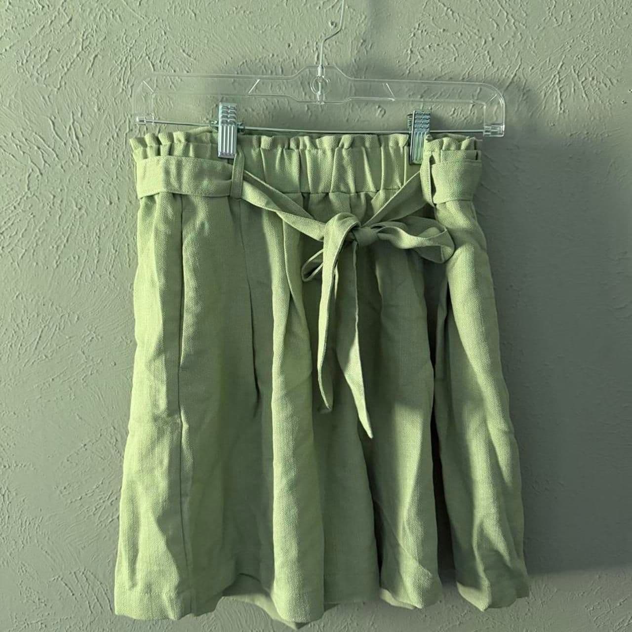 Halara sage green linen shorts
