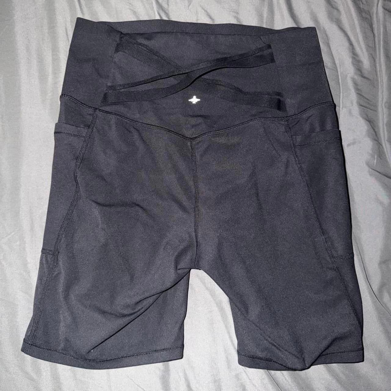 Halara biker shorts - Thumbnail 2