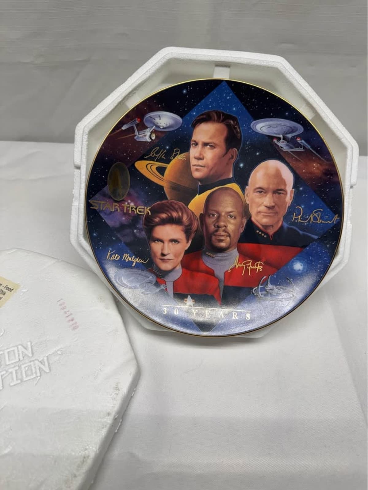 THE HAMILTON COLLECTION STAR TREK 30 YEARS CAPTAIN'S TRIBUTE PLATE