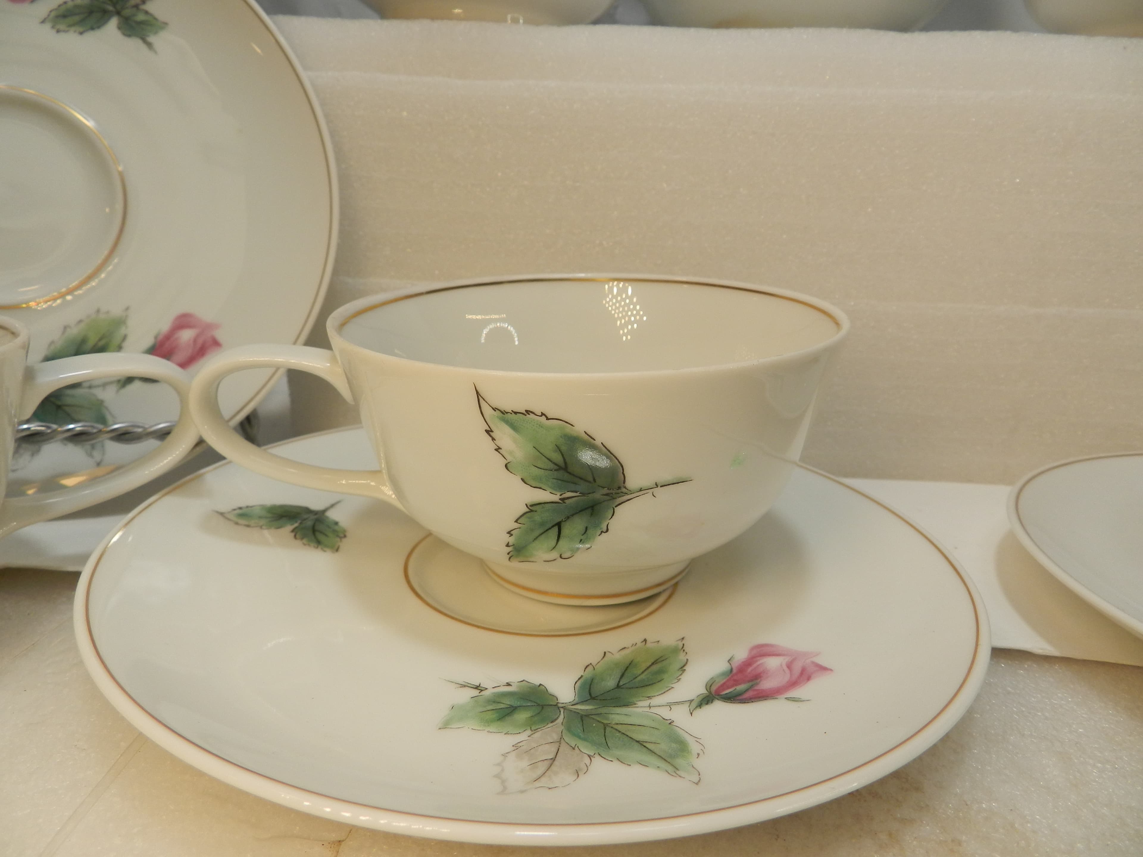 Rosenthal Victorian Rose Pattern Tea Pitcher Cream Sugar & Cups/Saucer Set P83J - Thumbnail 9