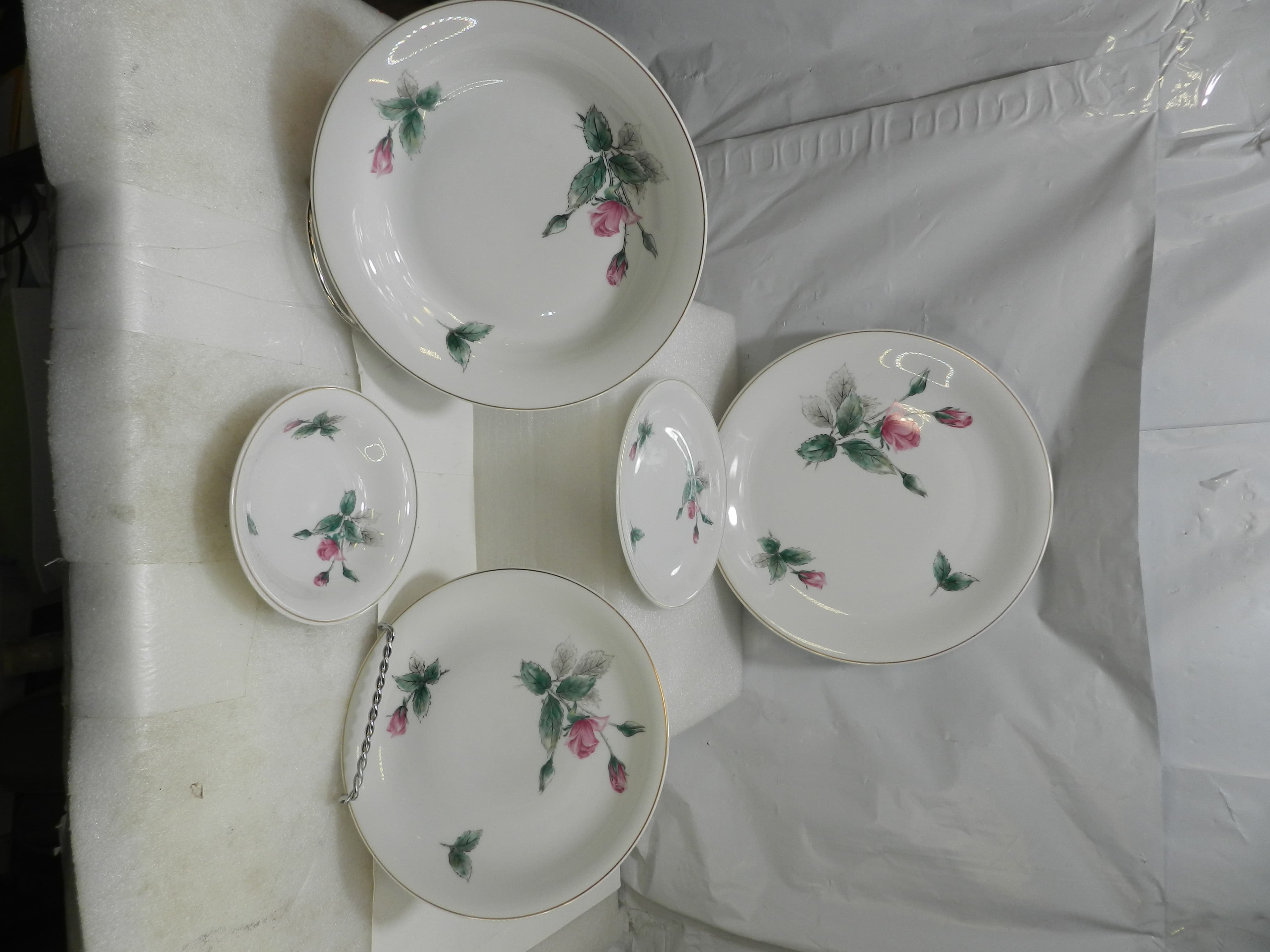19 PC Rosenthal Continental Victorian Rose Dinnerware China 4 Place Set (P85J) - Thumbnail 5