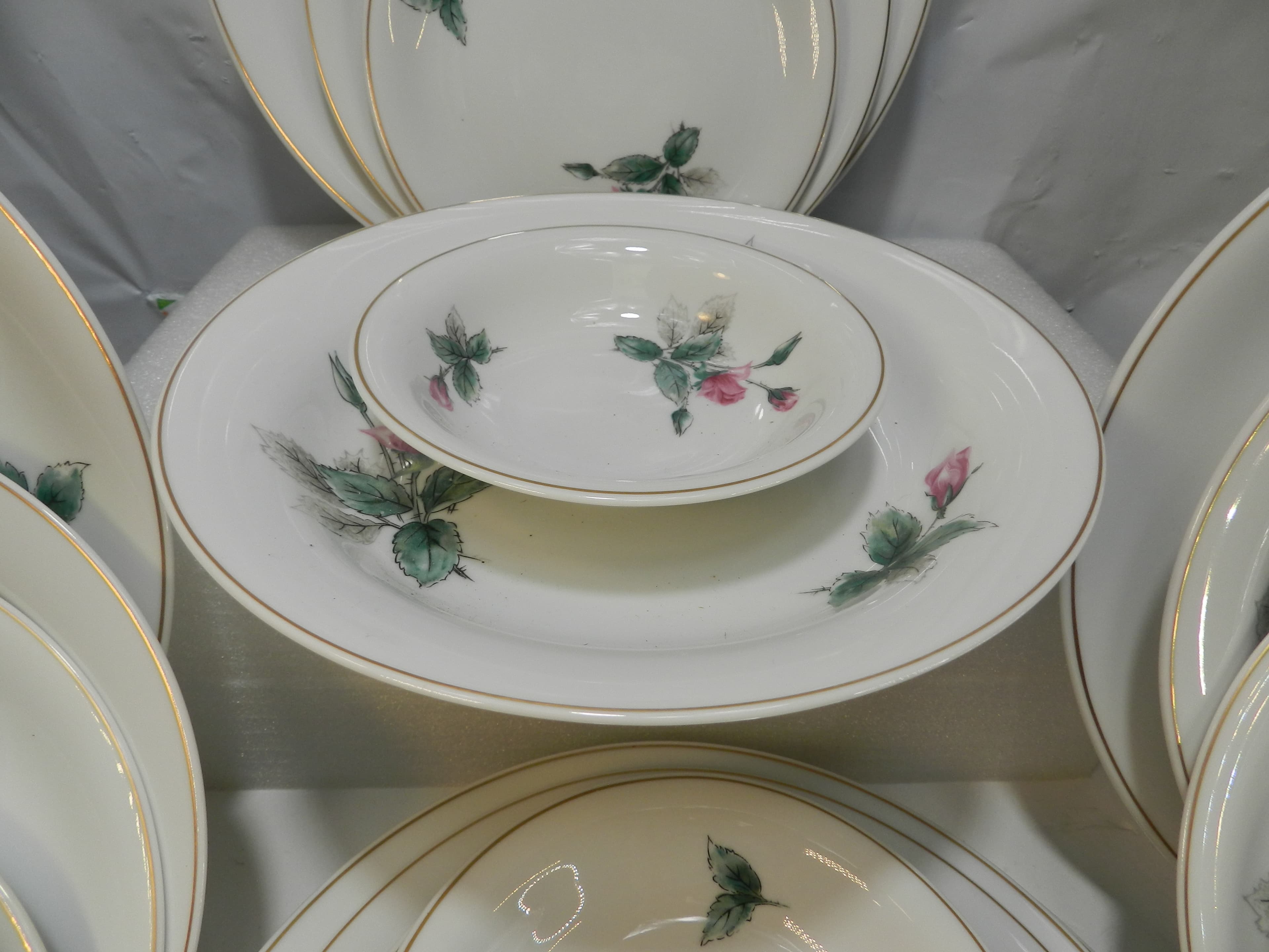 19 PC Rosenthal Continental Victorian Rose Dinnerware China 4 Place Set (P85J) - Thumbnail 4
