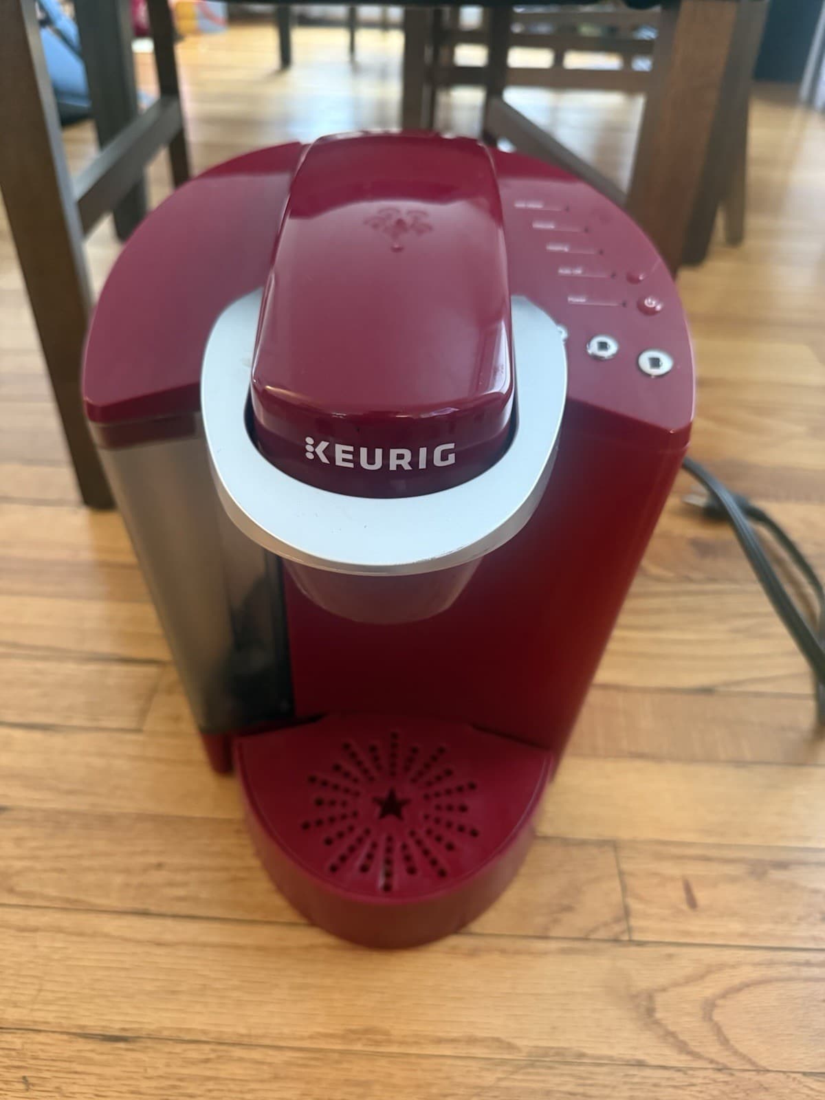 Keurig K-Classic Red Pod Coffee Maker, K-Cup Compatible,complete Works