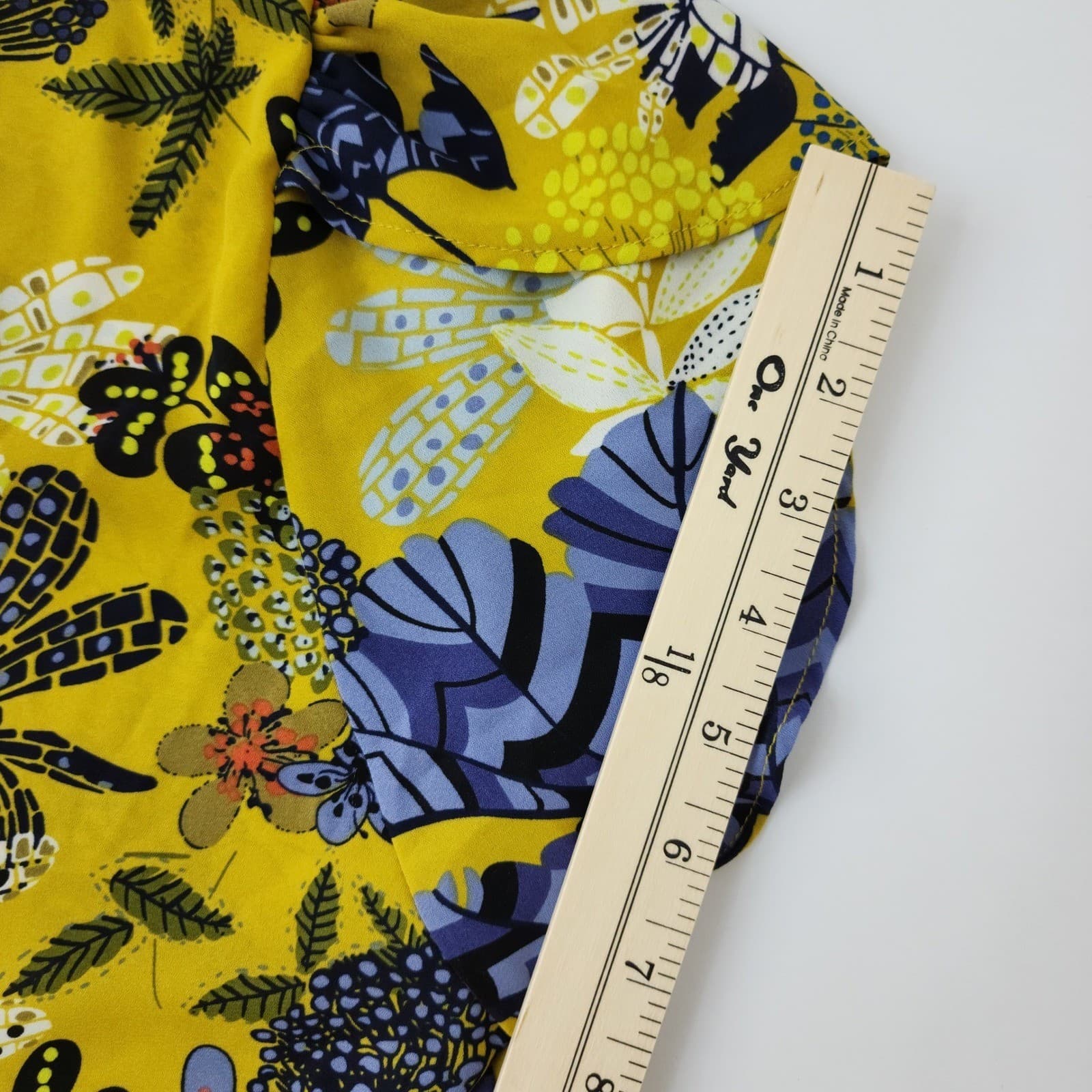 Yellow Tropical Hummingbird Print Flutter Sleeve Button Front Blouse Top - Thumbnail 5