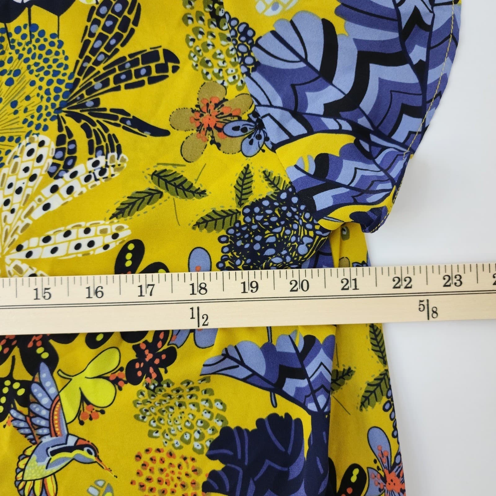 Yellow Tropical Hummingbird Print Flutter Sleeve Button Front Blouse Top - Thumbnail 3