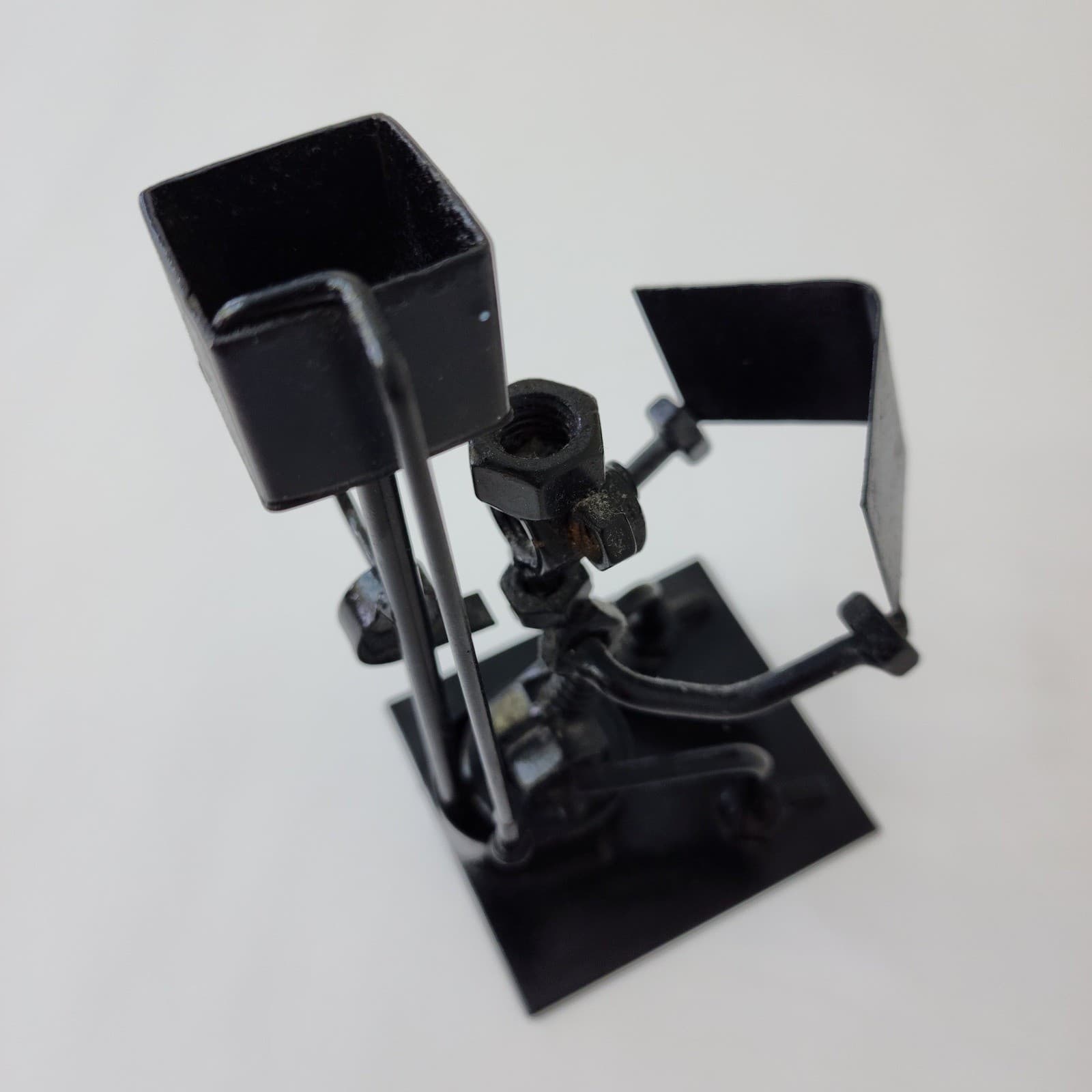 Handmade Metal Nut and Bolt Sculpture Man on Toilet Reading Figurine Pen Holder - Thumbnail 5