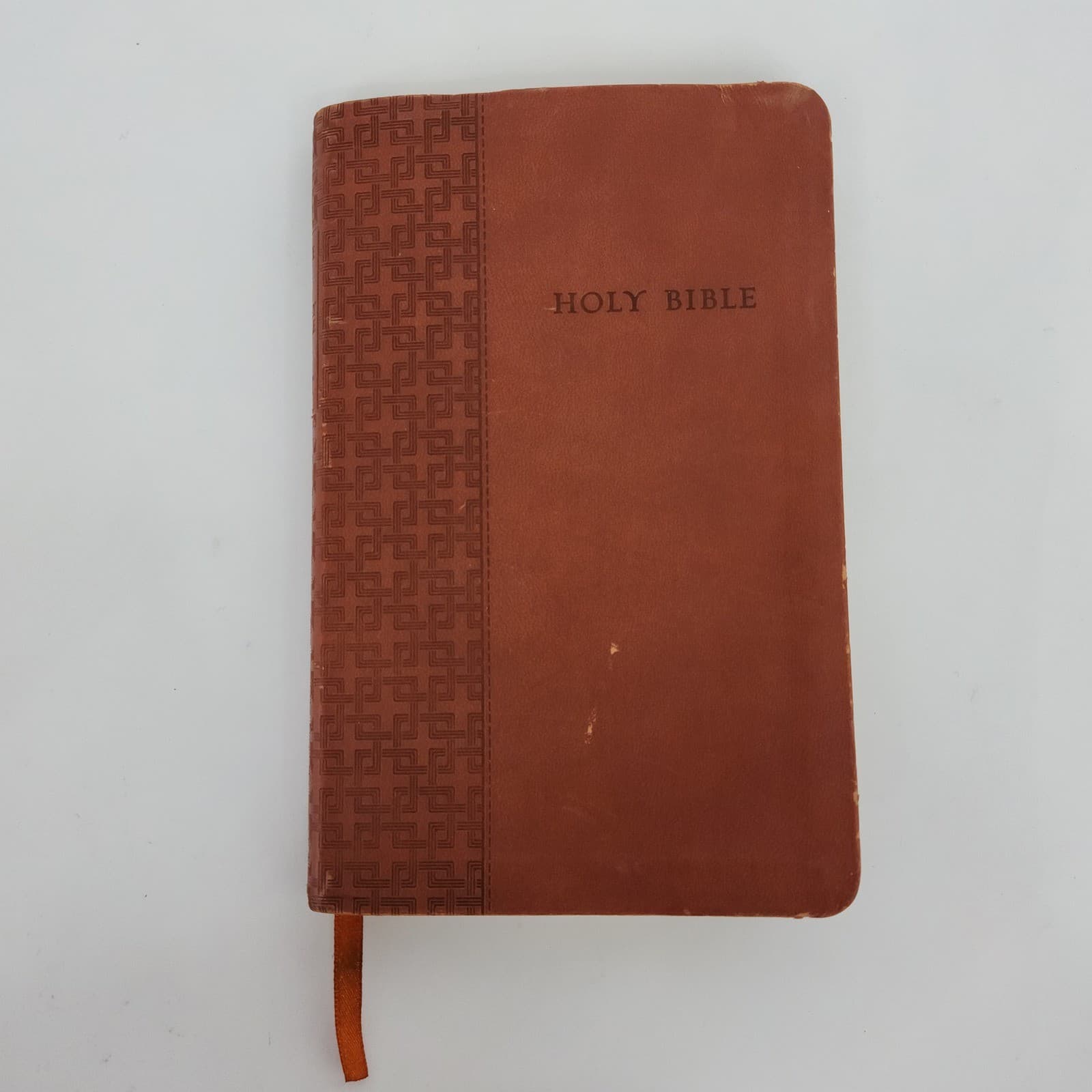 Tyndale NLT Holy Bible Personal Size Slimline Edition TuTone Brown 9781414364674 - Thumbnail 2