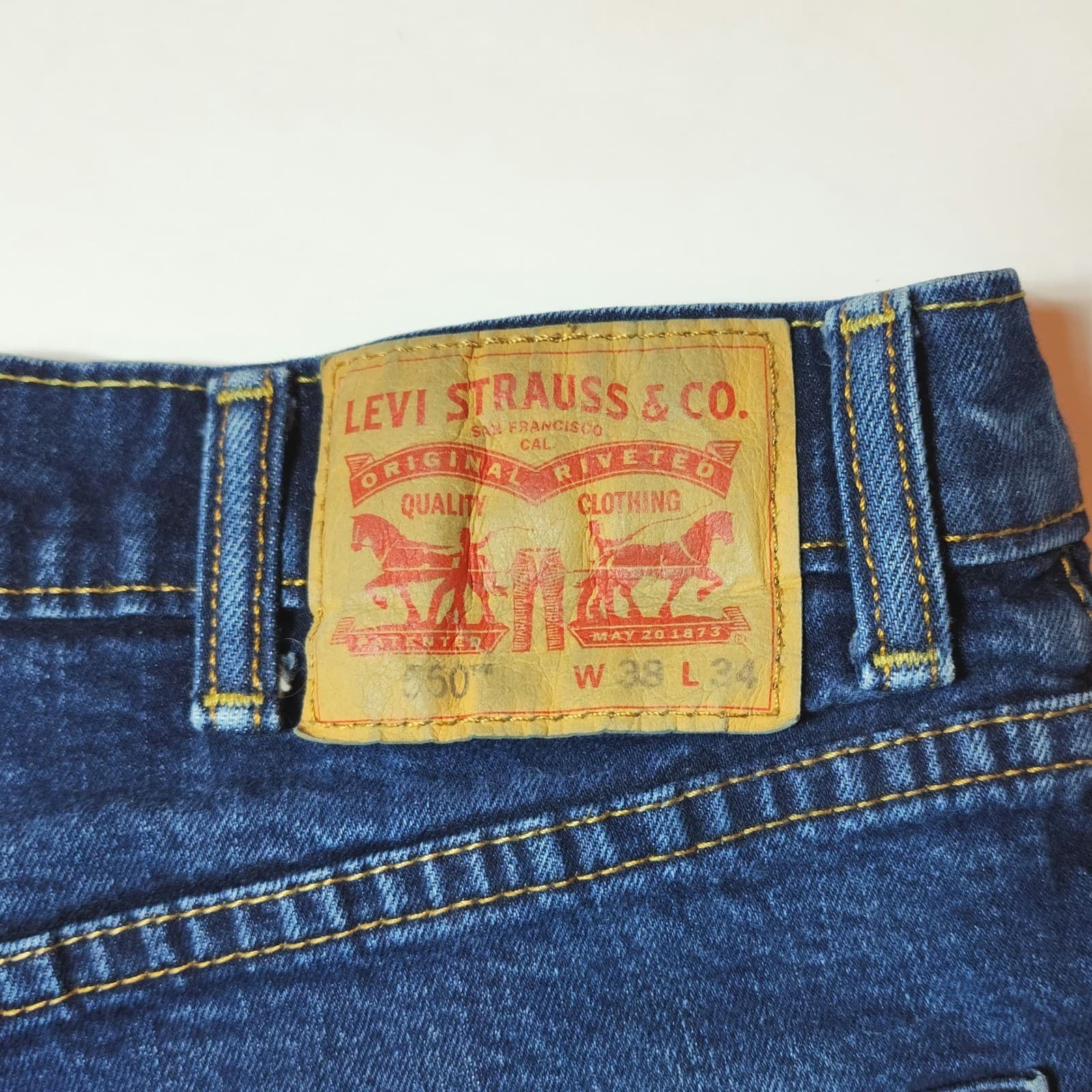 VTG Levi's 550 Relaxed Fit Tapered Leg Men's 38x34 Dark Wash Blue Denim Y2K - Thumbnail 3