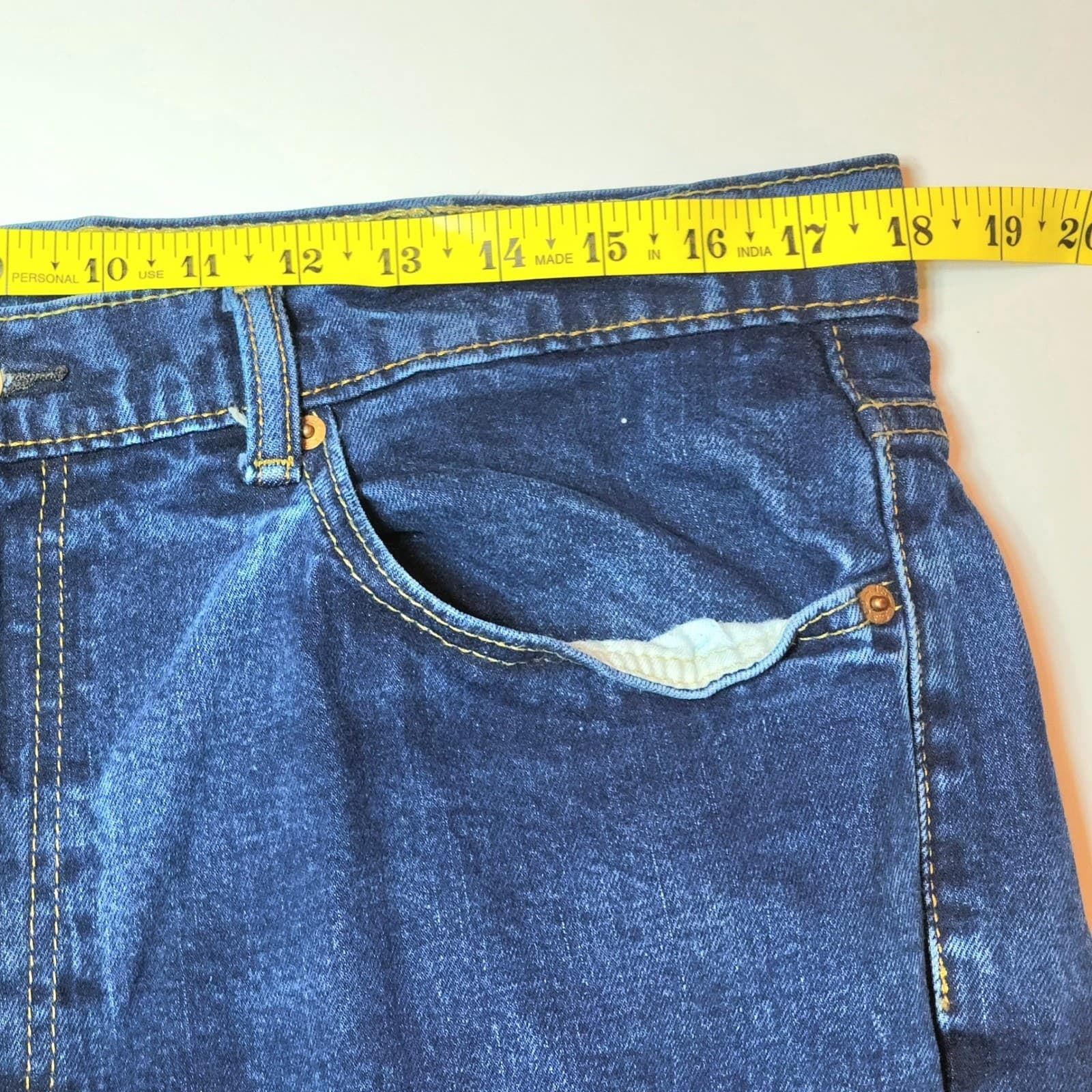 VTG Levi's 550 Relaxed Fit Tapered Leg Men's 38x34 Dark Wash Blue Denim Y2K - Thumbnail 5