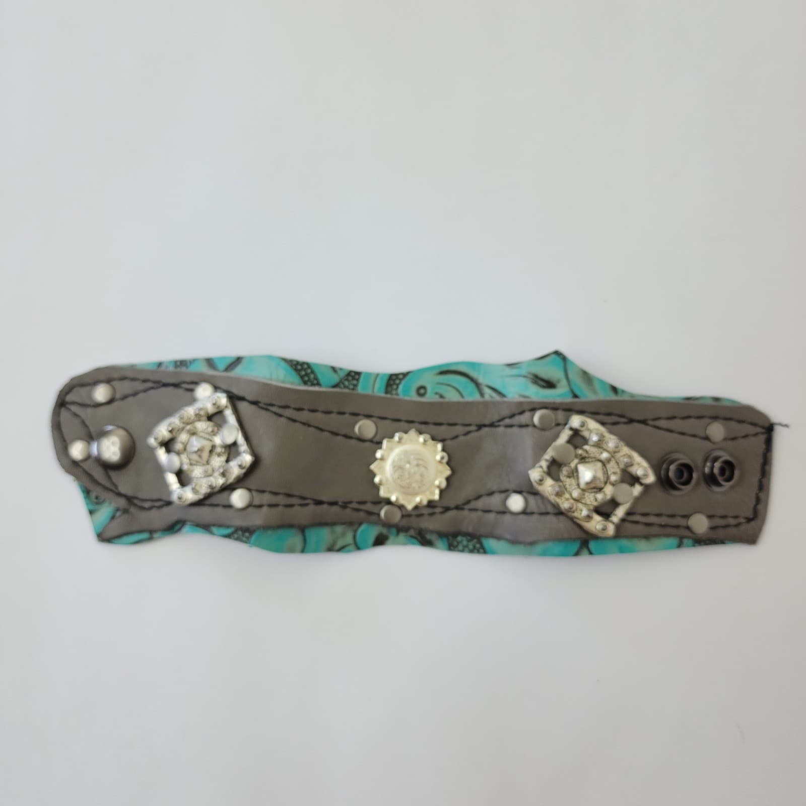 Western Leather Cuff Bracelet Turquoise Gray Embossed Studded Snap boho - Thumbnail 6
