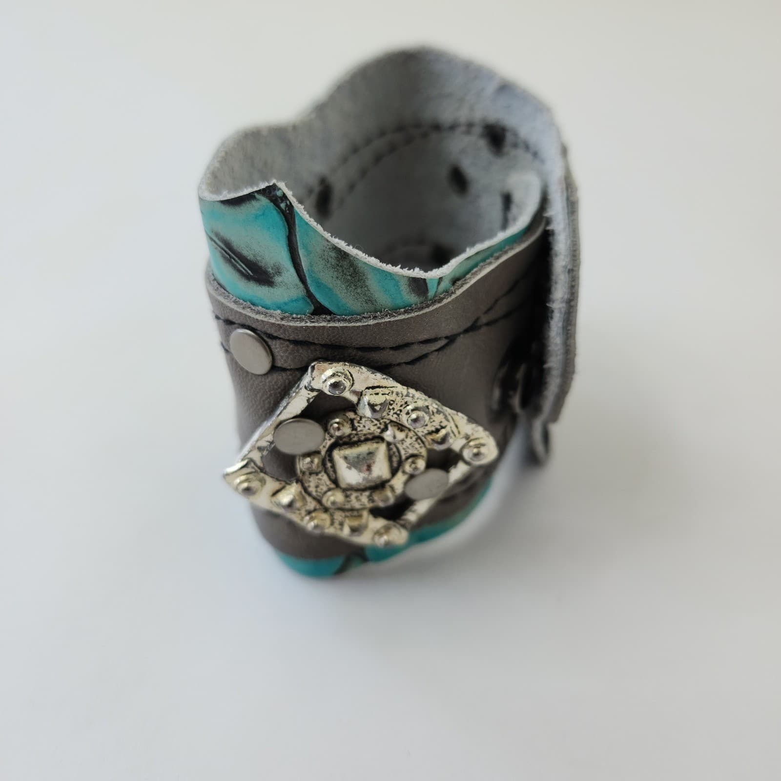 Western Leather Cuff Bracelet Turquoise Gray Embossed Studded Snap boho - Thumbnail 2