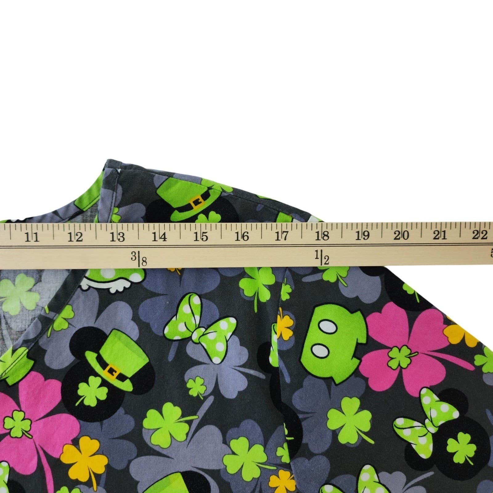 Disney Mickey Minnie St Patricks Day Scrub Top V-Neck Grey Green Pink XL - Thumbnail 4