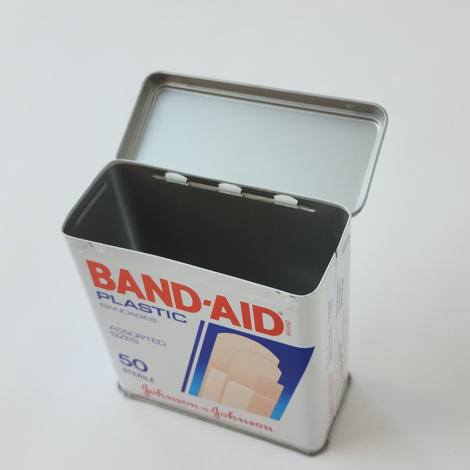 Vintage 1989 Johnson & Johnson Band-Aid Plastic Bandages Metal Tin Empty USA - Thumbnail 5