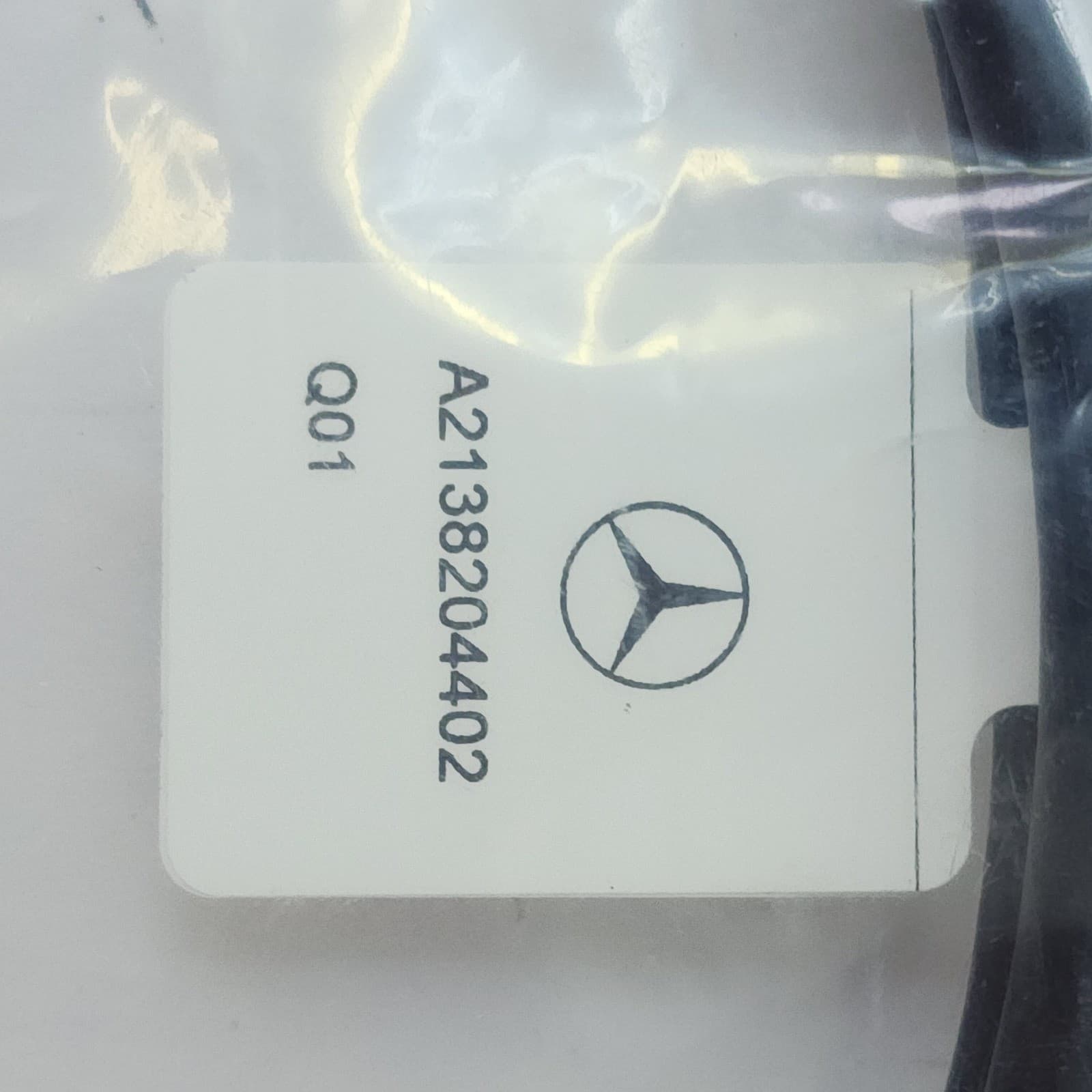 Mercedes-Benz USB to Micro-USB Media Interface Cable A2138204402 Black OEM NEW - Thumbnail 3